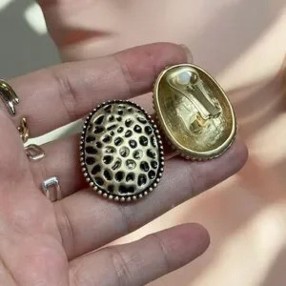 Leopard Pattern Gold Textured Earrings - Picture 4 of 4